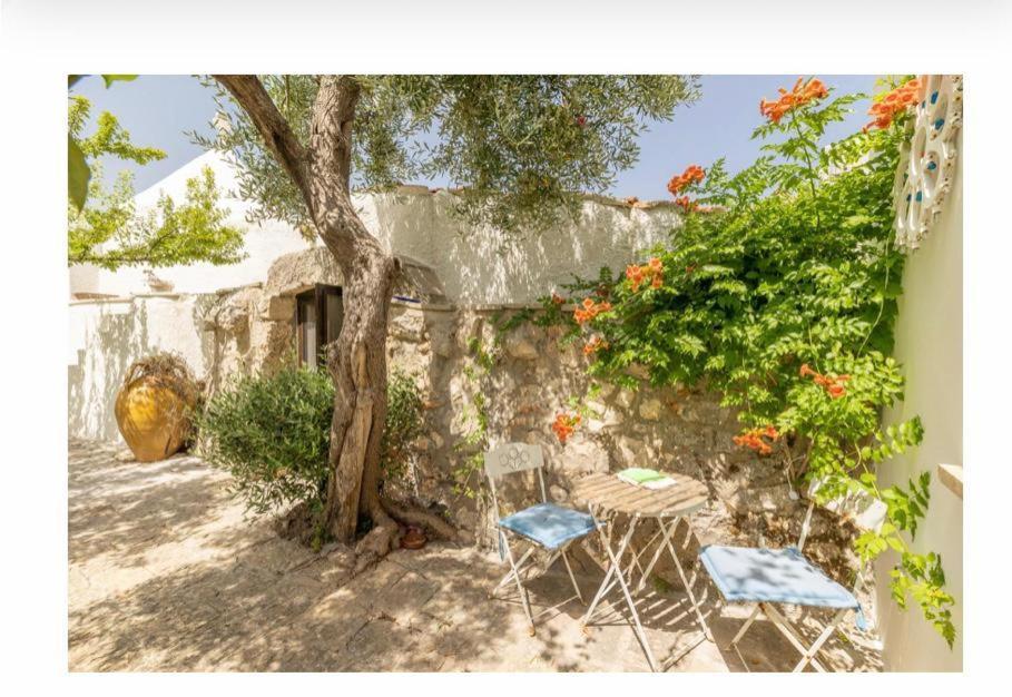 Hostal Pietre Bianche Carovigno Exterior foto